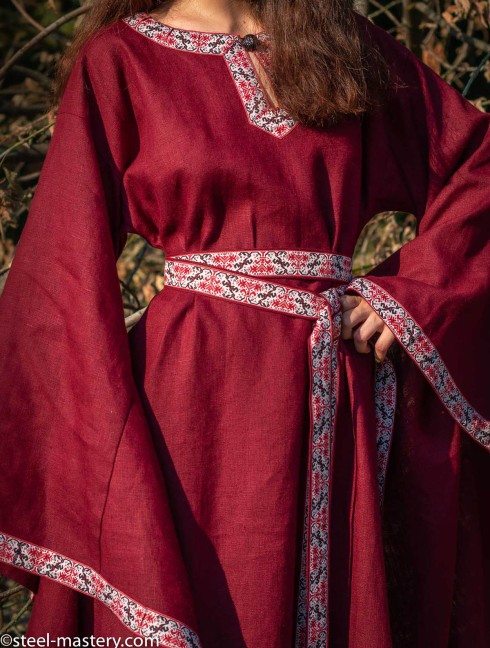 Early bliaut dress Vêtements médiévaux