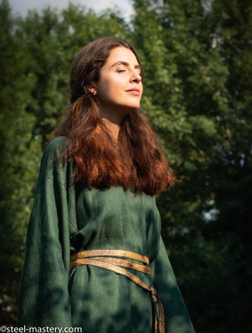 Early bliaut dress Mittelalterliche Kleidung