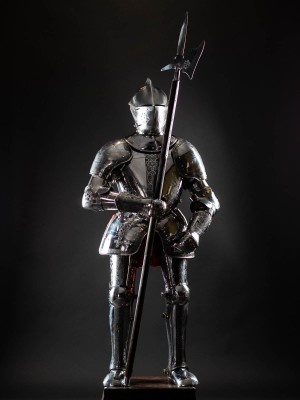 Full Plate Armor (Garniture) of George Clifford, Third Earl of Cumberland, end of XVI century (1590-1592)  Armadura de placas