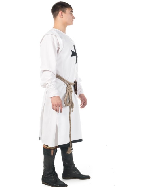 Costume of Hospitaller Order knight or Maltese knight Mittelalterliche Kleidung