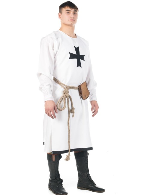 Costume of Hospitaller Order knight or Maltese knight Mittelalterliche Kleidung