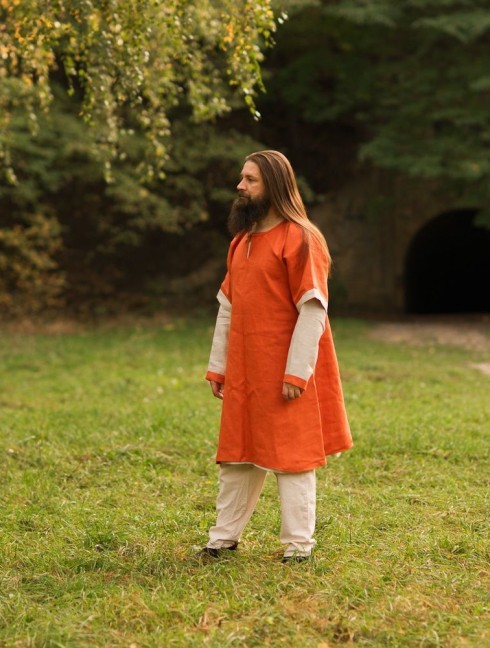 Tunic of medieval European man s suit. Camisas, túnicas y cotas