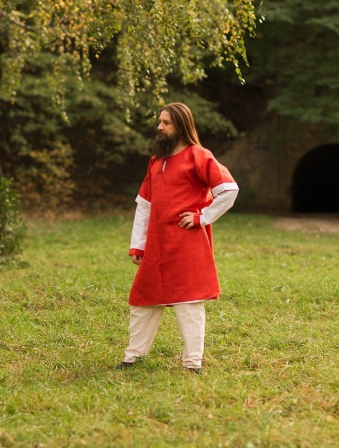 Tunic of medieval European man s suit. Camisas, túnicas y cotas