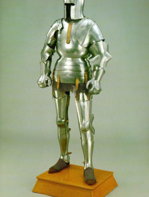 Milan-style arms plates with couter 1450-1485 years, a part of “Avant Armor” Plattenrüstungen