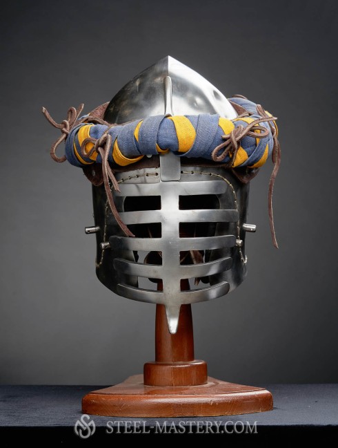 Helmet bascinet with "Wolf ribs" visor Armadura de placas