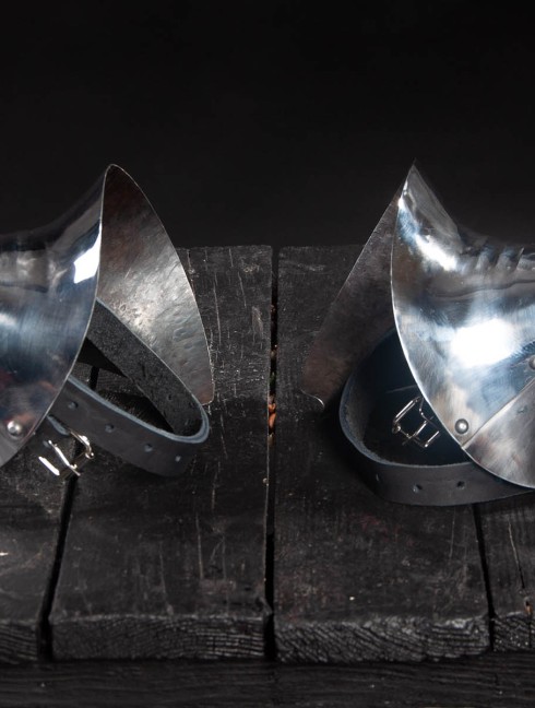 English gothic pointed elbow caps, 2nd half of the XV century Plattenrüstungen
