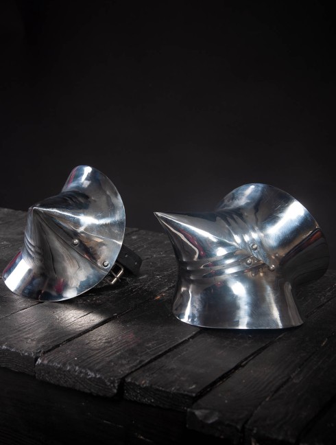 English gothic pointed elbow caps, 2nd half of the XV century Plattenrüstungen