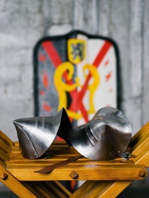 English gothic pointed elbow caps, 2nd half of the XV century Armure de plaques
