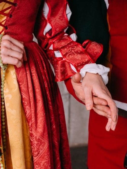 Italian Renaissance dress, XV century Women's dresses