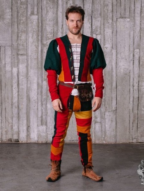 Tight chausses with codpiece, XV century Cappelli e pantaloni