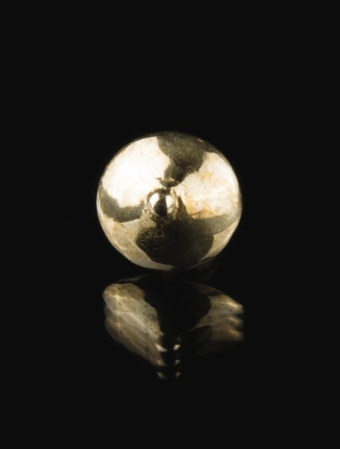 Cast button for medieval clothes, XIV century Bottoni, ganci, spilli