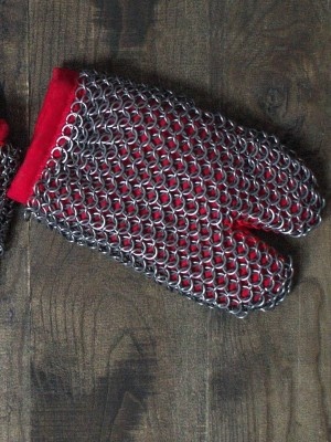 Padded gauntlets with full chain mail protection Schuppen- und Kettenhanschuhe/Fäustlinge