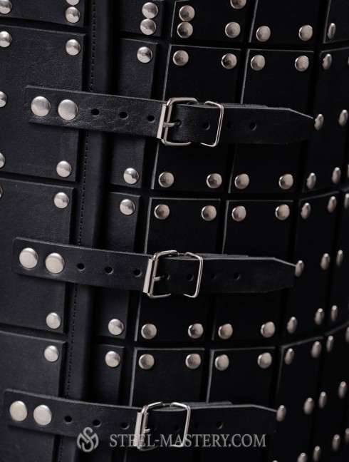 Medieval armour of leather plates Armadura de placas