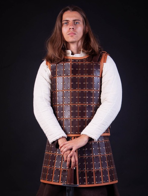 Medieval armour of leather plates Armadura de placas