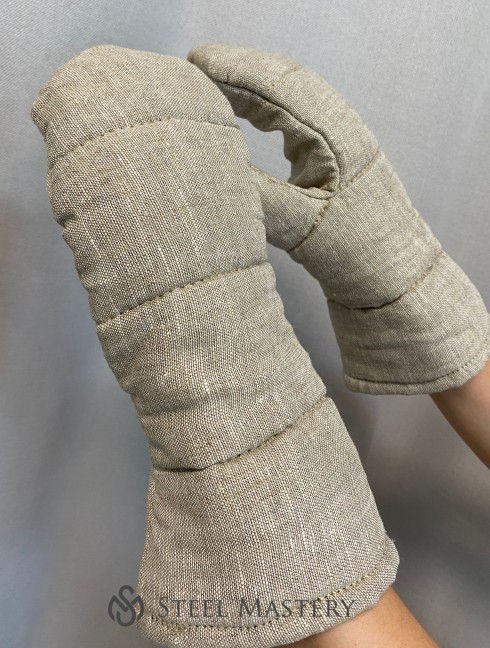 Padded mittens for medieval fencing Padded gloves and mittens