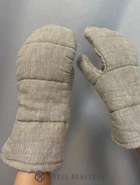 Padded mittens for medieval fencing Padded gloves and mittens