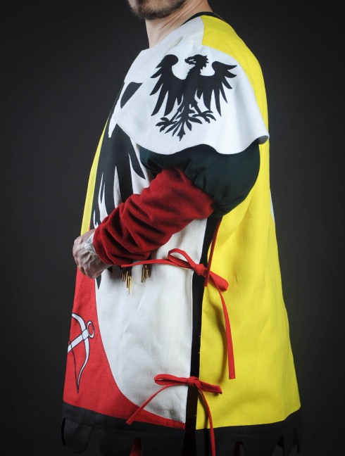 Tabard with lion, crossbow and half-eagle Vestiario medievale