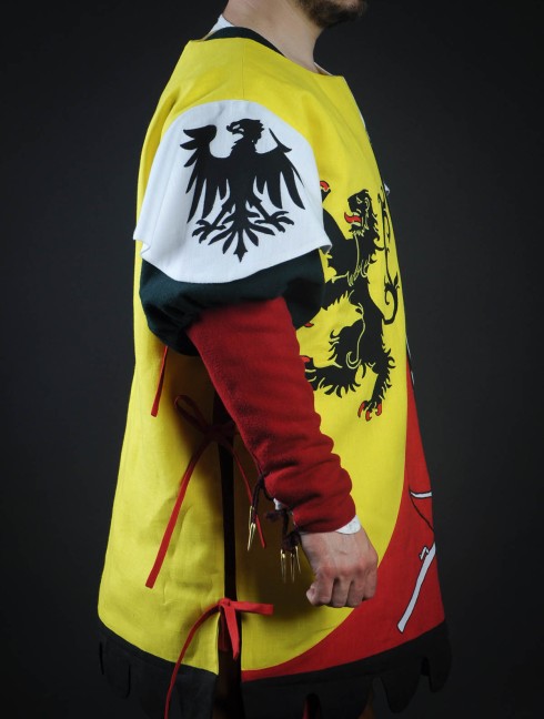 Tabard with lion, crossbow and half-eagle Vestiario medievale