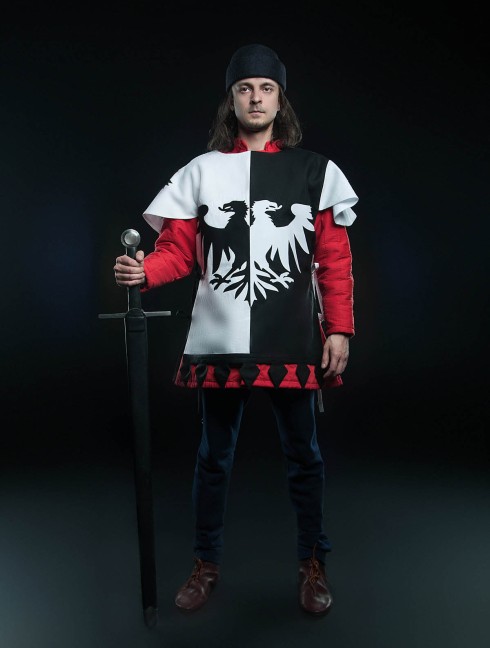 Half-colored tabard with black and white half-eagles  Vêtements médiévaux