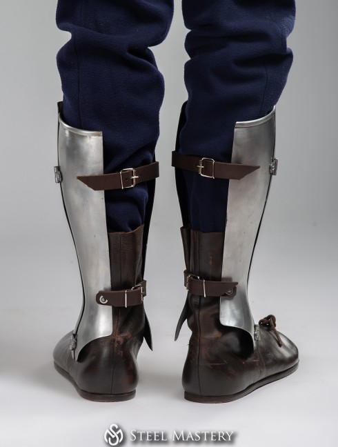 Three quarters greaves, XV century Armure de plaques