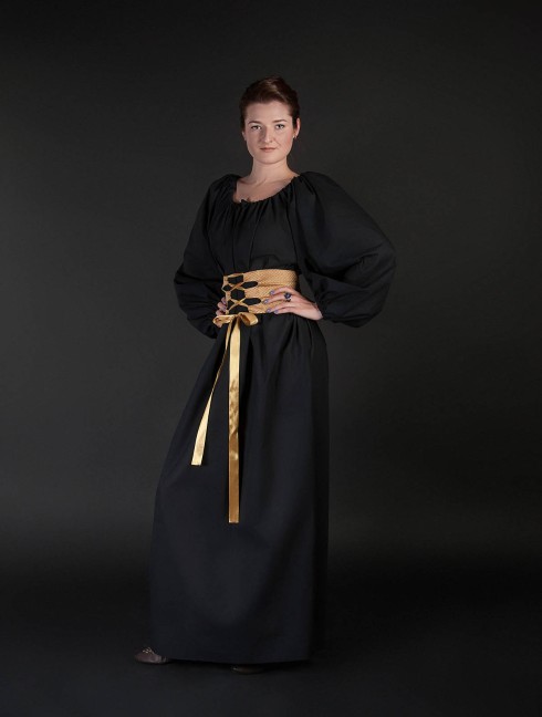 Medieval gown with wide fabric belt Vestimenta medieval
