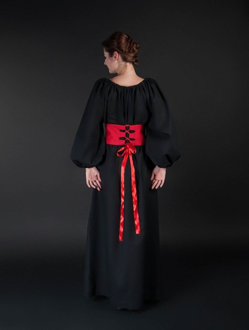Medieval gown with wide fabric belt Vêtements médiévaux