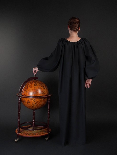 Medieval gown with wide fabric belt Vestimenta medieval