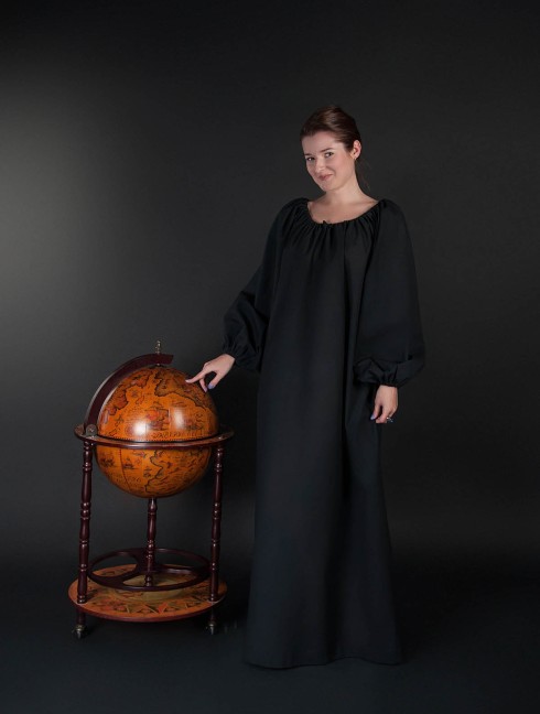Medieval gown with wide fabric belt Vestimenta medieval