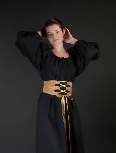 Medieval gown with wide fabric belt Mittelalterliche Kleidung