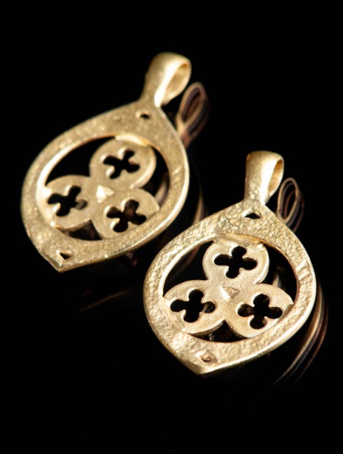 Medieval bronze girdle pendant in Gothic style, XIV-XV centuries Spille e cerniere
