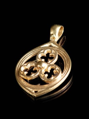 Medieval bronze girdle pendant in Gothic style, XIV-XV centuries Broschen und Verschlüsse