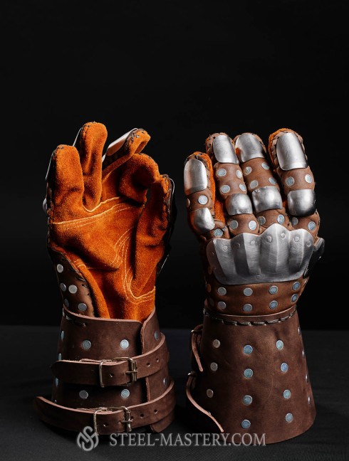 Visby brigandine gauntlets Brigantinenhandschuhe und -Fäustlinge