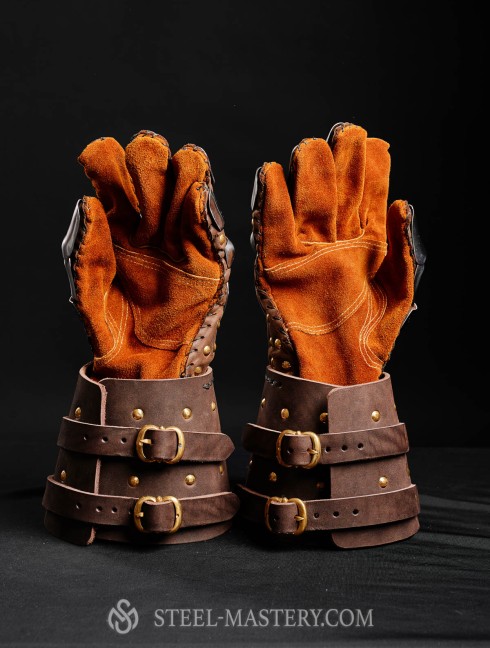 Visby brigandine gauntlets Guanteletes y manoplas de brigandina