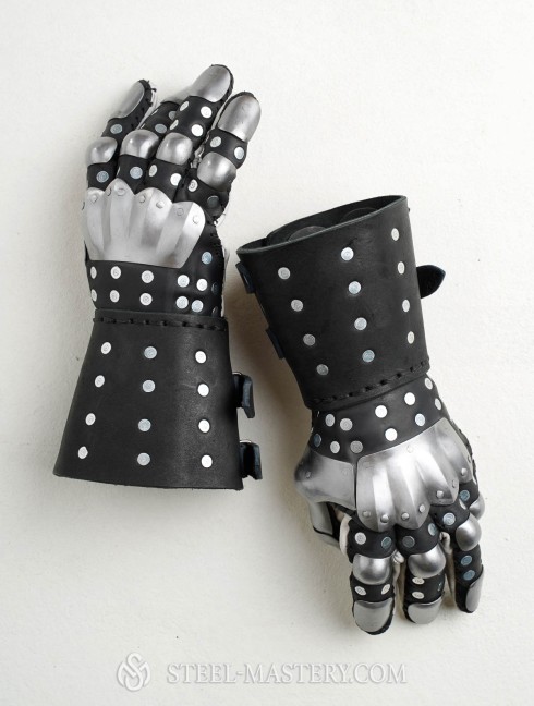 Visby brigandine gauntlets Brigandine armor