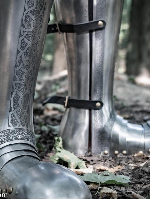 Full plate legs, part of full plate armor (garniture) of George Clifford, end of the XVI century  Plattenrüstungen
