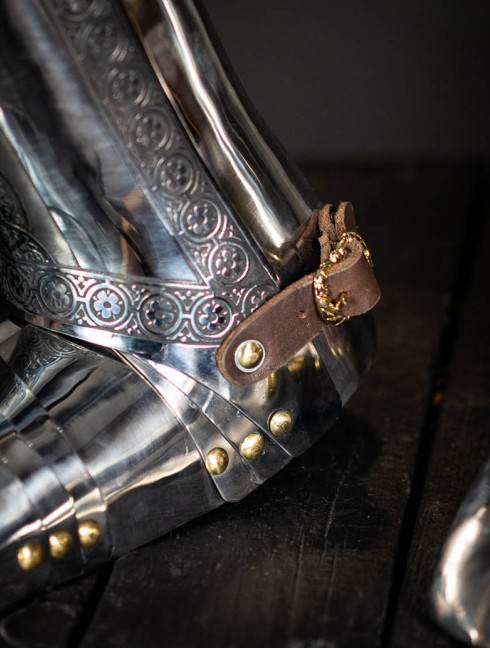 Full plate legs, part of full plate armor (garniture) of George Clifford, end of the XVI century  Plattenrüstungen