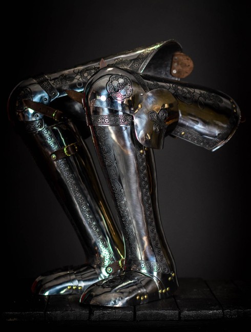 Full plate legs, part of full plate armor (garniture) of George Clifford, end of the XVI century  Plattenrüstungen