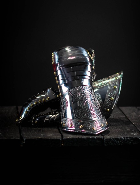 Gauntlets, part of full plate armor (garniture) of George Clifford, end of the XVI century Corazza