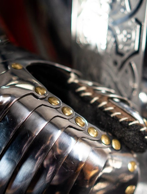 Gauntlets, part of full plate armor (garniture) of George Clifford, end of the XVI century Plate armor