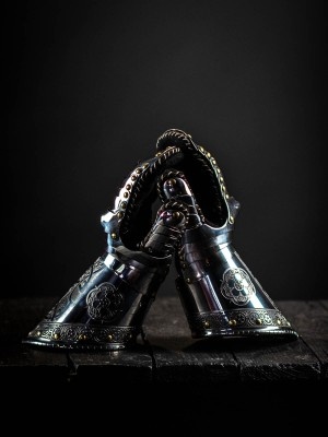 Gauntlets, part of full plate armor (garniture) of George Clifford, end of the XVI century Armure de plaques