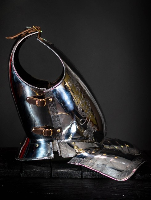 Cuirass, part of full plate armor (garniture) of George Clifford, end of the XVI century Armadura de placas