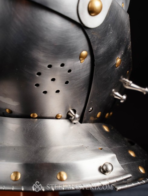 Armet, part of full plate armor (garniture) of George Clifford, end of the XVI century Armure de plaques