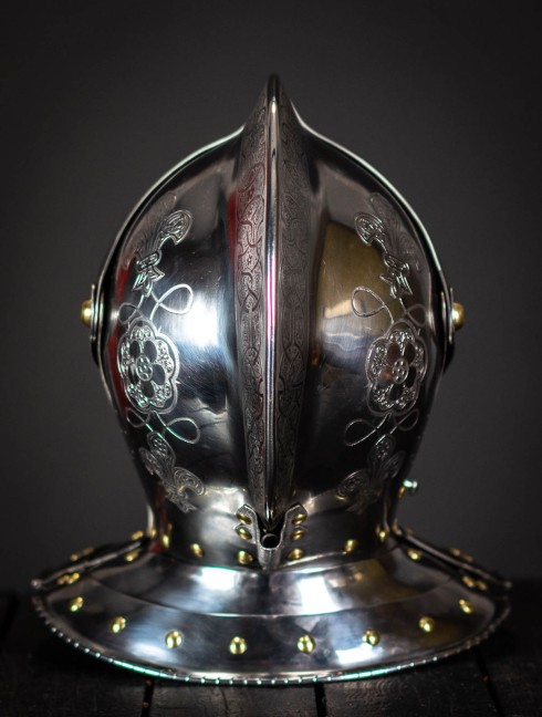 Armet, part of full plate armor (garniture) of George Clifford, end of the XVI century Plate armor