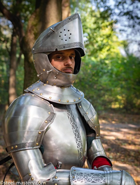 Armet, part of full plate armor (garniture) of George Clifford, end of the XVI century Plate armor