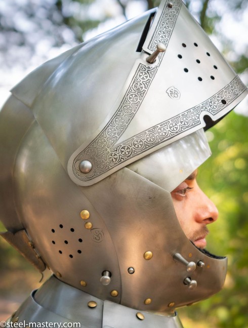 Armet, part of full plate armor (garniture) of George Clifford, end of the XVI century Plate armor