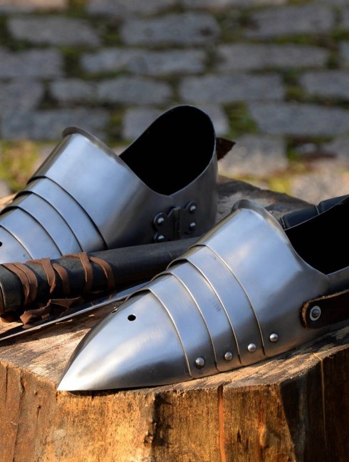 Plate sabatons for modern sword fencing Armadura de placas