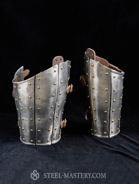 Anatomical splinted bracers Armures de brigandines
