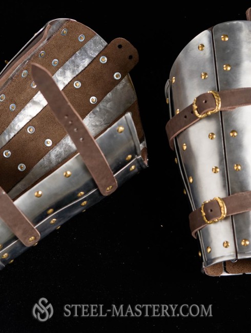 Anatomical splinted bracers Armures de brigandines