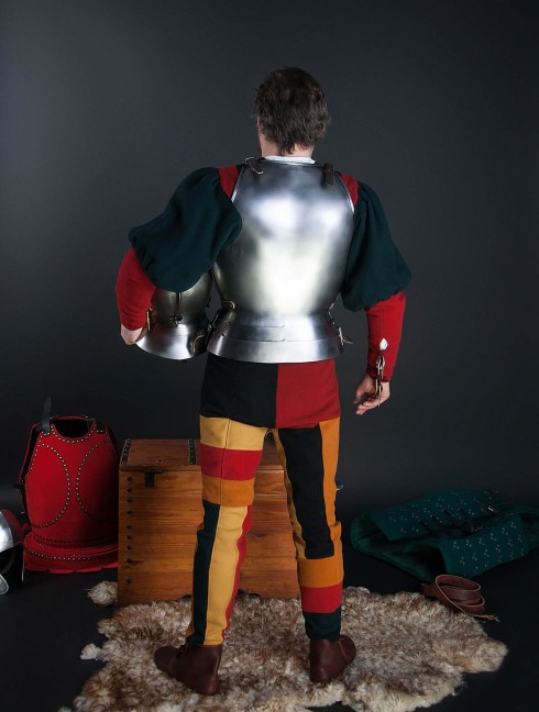Plate cuirass with tassets, a part of the jousting knight armor, XVI century Armure de plaques