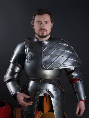 Full arm protection with pauldron, a part of the jousting knight armor, XVI century Plate armor
